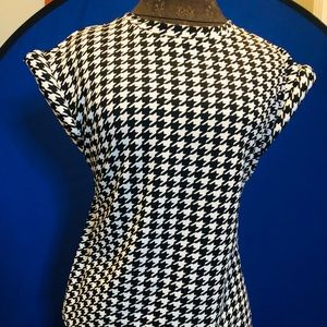 Houndstooth Shoulder Padded Tee!